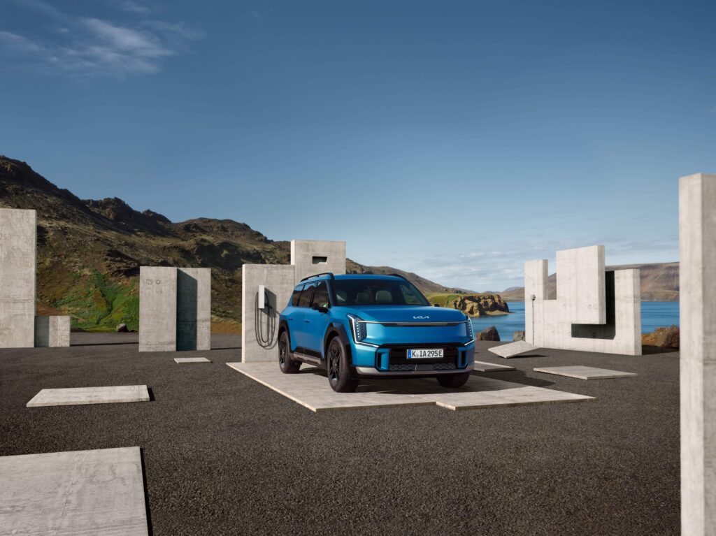 Kia bietet umfassende Ladelösungen für ihre Elektrofahrzeuge, sowohl für unterwegs als auch für zu Hause oder den Arbeitsplatz.