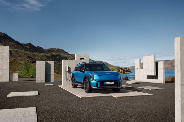 Kia bietet umfassende Ladelösungen für ihre Elektrofahrzeuge, sowohl für unterwegs als auch für zu Hause oder den Arbeitsplatz.